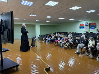 Священнослужитель провел встречу с учащимися средней школы №15 г. Мозыря