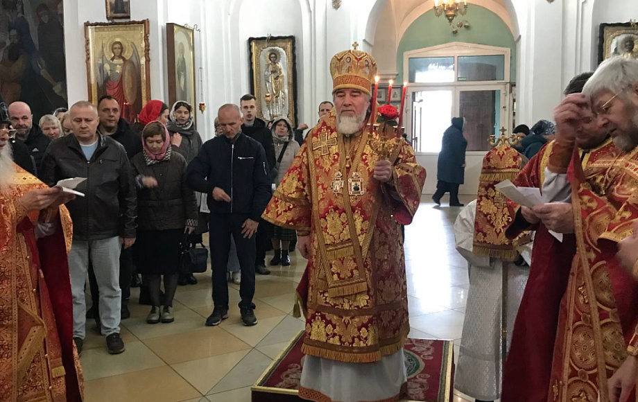 В субботу Светлой седмицы епископ Леонид совершил Литургию в кафедральном соборе г. Мозыря