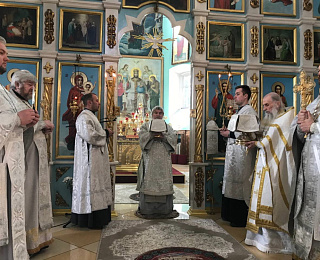 В субботу 3-й седмицы Великого Поста епископ Леонид совершил Литургию в кафедральном соборе г. Мозыря