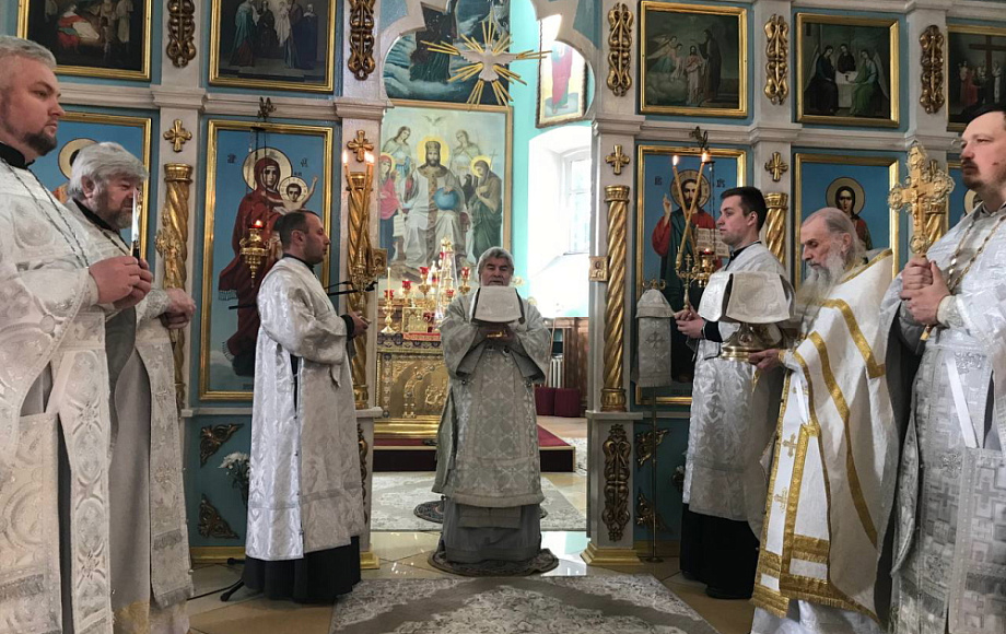 В субботу 3-й седмицы Великого Поста епископ Леонид совершил Литургию в кафедральном соборе г. Мозыря