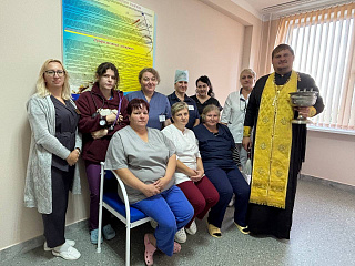 Священник освятил обновленное терапевтическое отделение Калинковичской ЦРБ