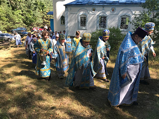 Архиерейское Богослужение по случаю престольного праздника храма в д. Васьковка Мозырского района