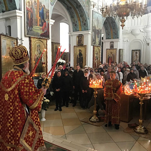 В день Радоницы епископ Леонид совершил Литургию в кафедральном соборе г. Мозыря