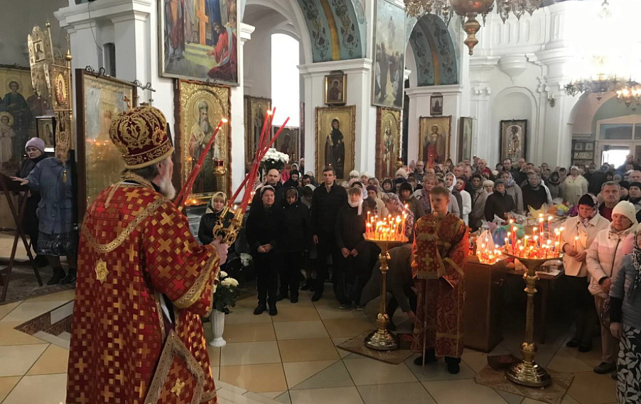 В день Радоницы епископ Леонид совершил Литургию в кафедральном соборе г. Мозыря