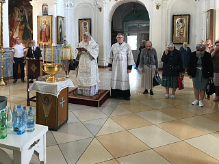 В субботу Седмицы 6-й по Пасхе епископ Леонид совершил Литургию в кафедральном соборе святого Архангела Михаила в г. Мозыре