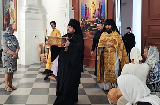 Епископ Несвижский Авксентий совершил Литургию в соборе Рождества Пресвятой Богородицы Юровичского монастыря