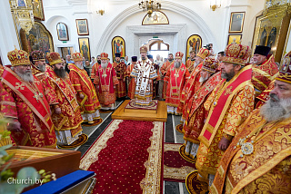 Епископ Туровский и Мозырский Леонид принял участие в торжественной Литургии в честь священномученика Вениамина в Свято-Духовом соборе Минска