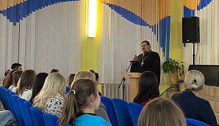 В Калинковичах священнослужитель принял участие в районном родительском собрании