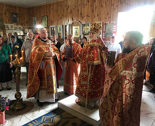 В Неделю о слепом епископ Леонид совершил Литургию в Вознесенском храме г. п. Комарин Брагинского района
