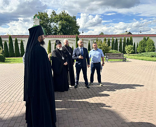 В Юровичском монастыре состоялась рабочая встреча епископа Туровского и Мозырского Леонида с председателем Гомельского облисполкома Иваном Крупко