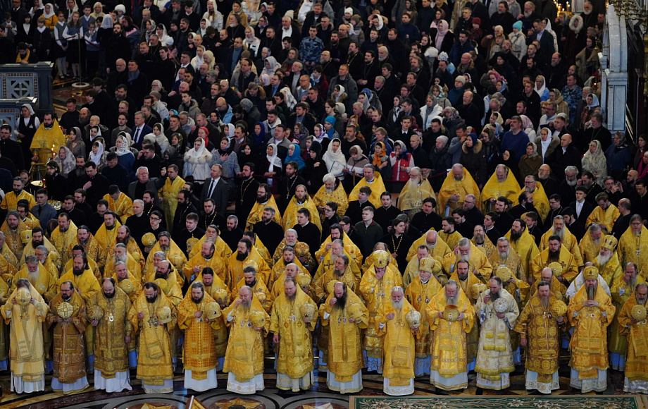 В семнадцатую годовщину интронизации Святейшего Патриарха Кирилла епископ Туровский и Мозырский Леонид сослужил Предстоятелю Русской Церкви за Литургией в Храме Христа Спасителя