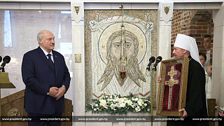 В праздник Рождества Христова Патриарший Экзарх всея Беларуси и Президент Республики Беларусь А.Г. Лукашенко зажгли рождественские свечи в храме в честь иконы Божией Матери «Млекопитательница» в деревне Околица Минского района