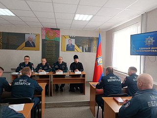 Священнослужитель Свято-Покровского женского монастыря провел встречу с личным составом Хойникского МЧС