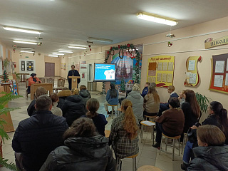 В Лясковичах священнослужитель принял участие в общешкольном родительском собрании