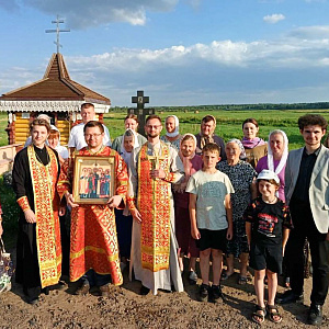 Крестный ход к источнику святых Царственных страстотерпцев состоялся в Калинковичском благочинии