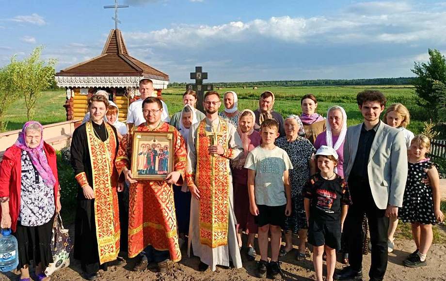 Крестный ход к источнику святых Царственных страстотерпцев состоялся в Калинковичском благочинии