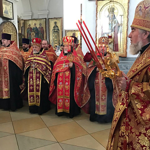 В пятницу Светлой седмицы соборным служением духовенства епархии была совершена Пасхальная вечерня и утреня