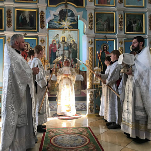 В неделю 12-ю по Пятидесятнице епископ Леонид совершил Литургию в кафедральном соборе святого Архангела Михаила города Мозыря