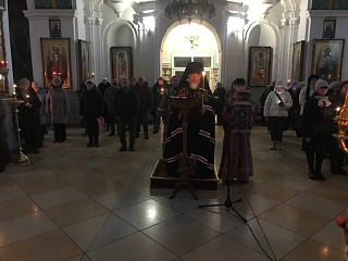 В понедельник 1-й седмицы Великого поста епископ Леонид совершил Повечерие с чтением канона преп. Андрея Критского в кафедральном соборе г. Мозыря