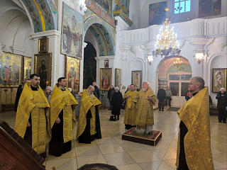 Вечернее Богослужение с чтением Акафиста Пресвятой Богородице