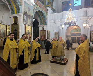 Вечернее Богослужение с чтением Акафиста Пресвятой Богородице