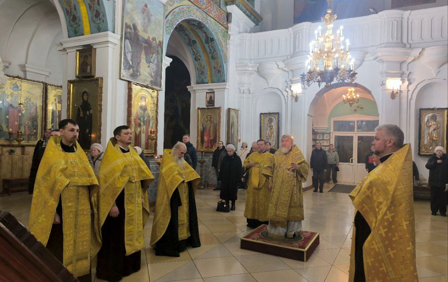 Вечернее Богослужение с чтением Акафиста Пресвятой Богородице