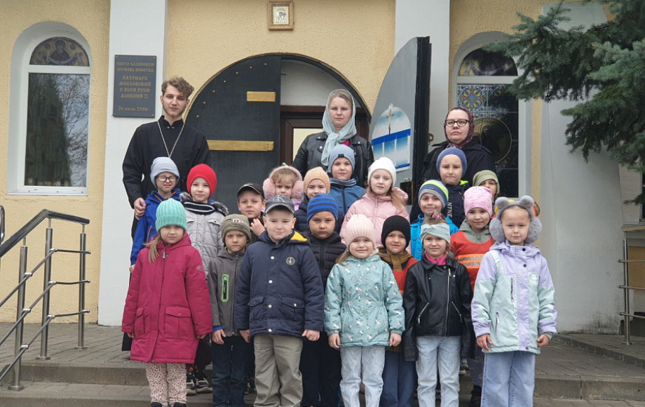 Воспитанники детского сада посетили с экскурсией Собор Казанской иконы Божией Матери города Калинковичи