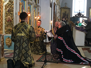 Правящий архиерей возглавил вечерню с чином прощения в кафедральном соборе святого Архангела Михаила в г. Мозыре