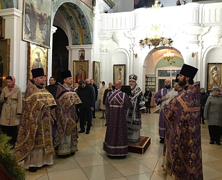 Служение Архипастыря в Неделю 3-ю Великого поста, Крестопоклонную