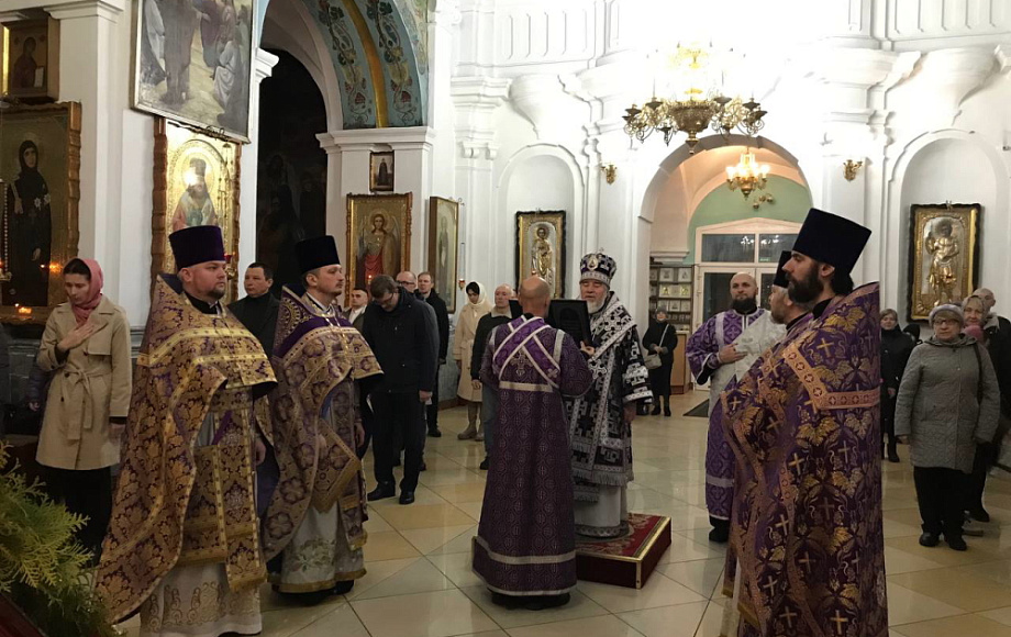 Служение Архипастыря в Неделю 3-ю Великого поста, Крестопоклонную