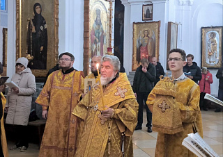 Епископ Леонид возглавил вечернее Богослужение с Акафистом Пресвятой Богородице