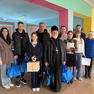 Протоиерей Николай Ольшанец посетил воспитанников Калинковичского социально-педагогического центра