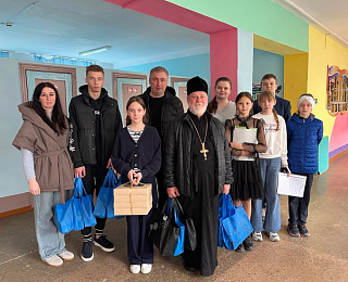 Протоиерей Николай Ольшанец посетил воспитанников Калинковичского социально-педагогического центра