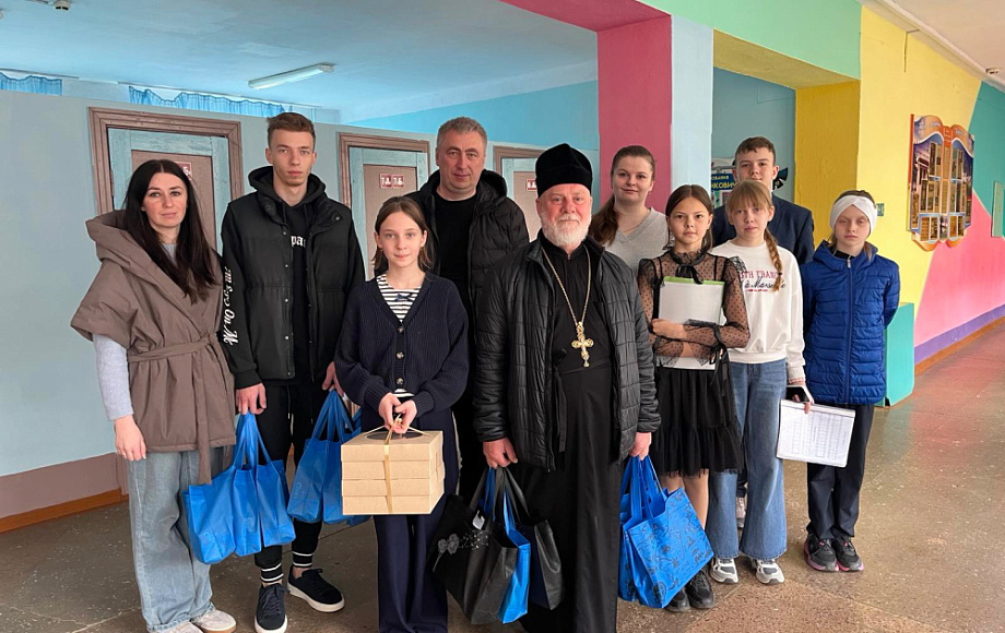 Протоиерей Николай Ольшанец посетил воспитанников Калинковичского социально-педагогического центра