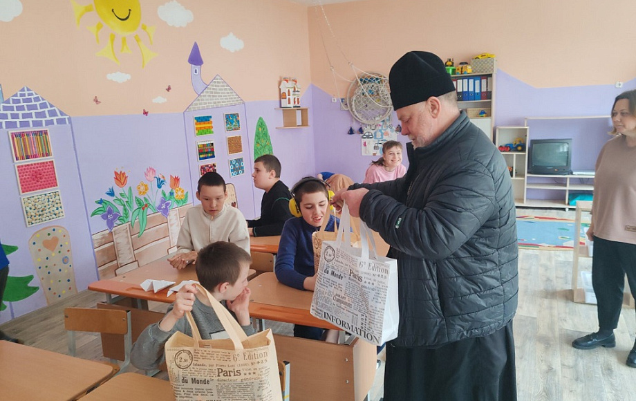 Священнослужитель посетил Калинковичский районный центр коррекционно-развивающего обучения и реабилитации