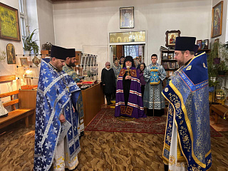 Епископ Леонид возглавил Литургию по случаю престольного праздника храма иконы Божией Матери «Всех Скорбящих Радость» в г. Мозыре